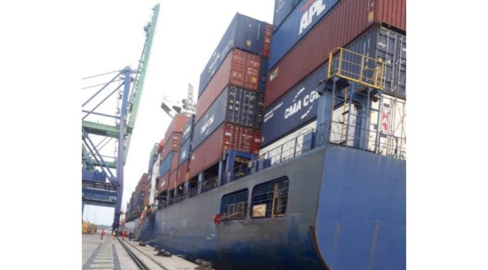 Gabon: OCT réalise un record de manutention de conteneurs grâce à l’escale du navire «Turquoise»